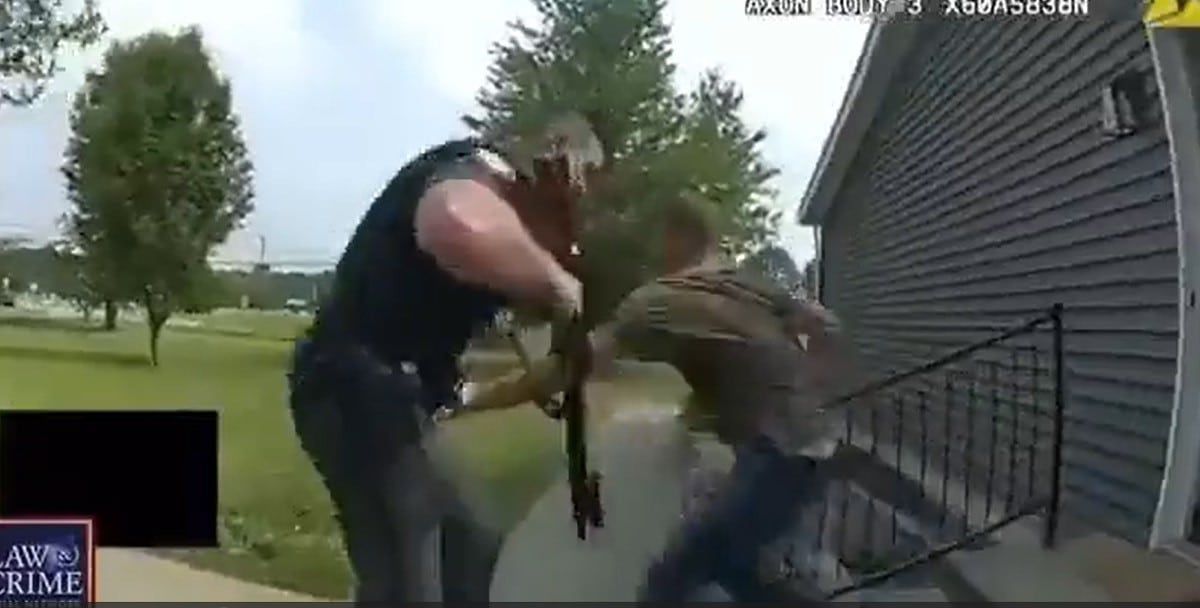 Arrestan a padre que cazó y ejecutó a sus tres hijos con un rifle en Ohio