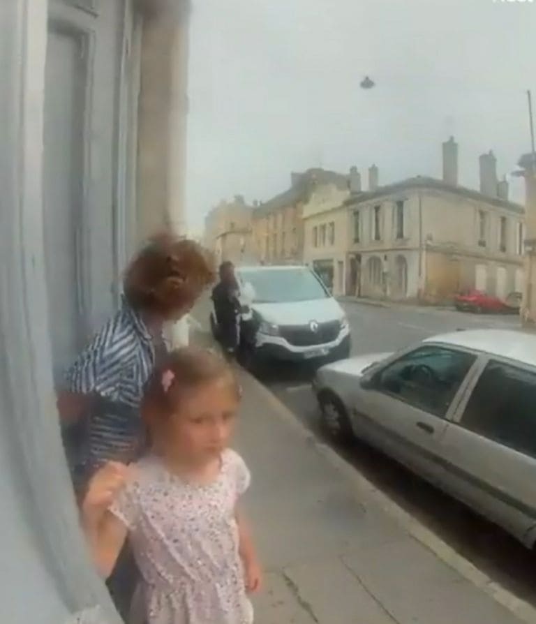 En Francia a plena luz del día captan intento de secuestro contra una niña