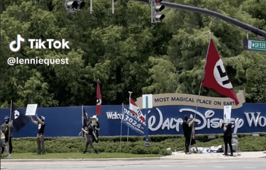 ¡Indignante!, nazis en Disney World