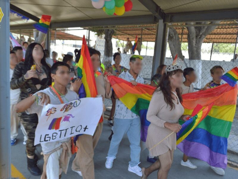 Para erradicar actitudes homofóbicas, realizan primer marcha del Orgullo en el Reclusorio Oriente de CDMX