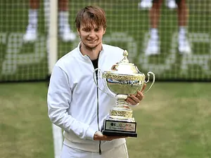 Alexander Búblik es campeón del torneo de Halle