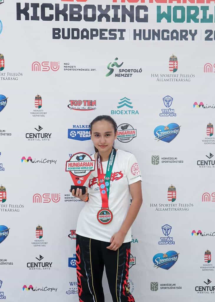 Seis medallas en Abierto Húngaro de Kickboxing para México