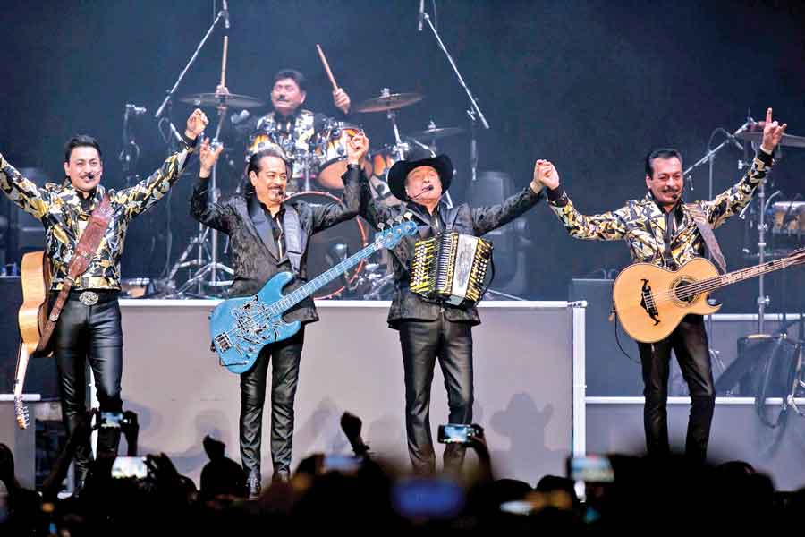 Los Tigres del Norte le cantan a más de 20 mil en CDMX