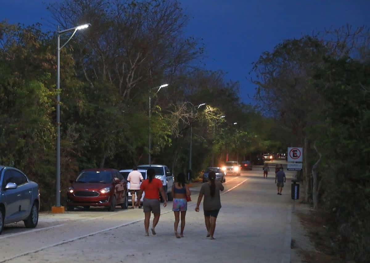 Refuerzan seguridad de Solidaridad con más iluminación en calles y avenidas