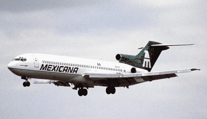 Mexicana de aviación tiene un mes para retirar amparos de uso de marca: AMLO