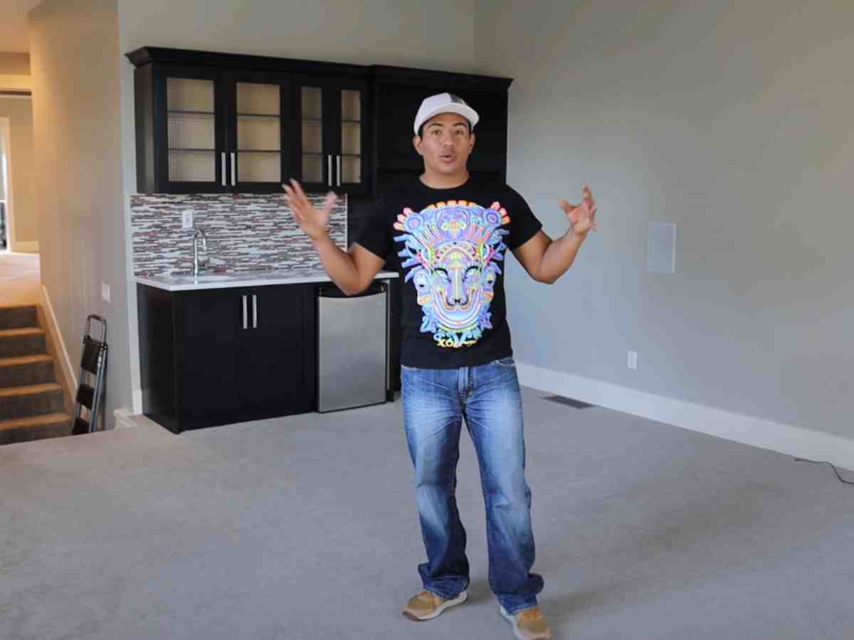 Albañil mexicano presume su lujosa casa en Canadá