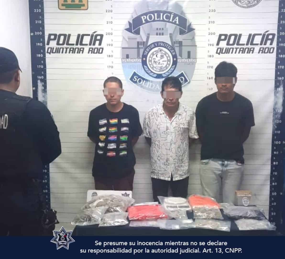 En Solidaridad, arrestan a cuatro sujetos con más de 200 envoltorios con posibles narcóticos