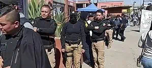 En Metepec policías quitan lugares a ciudadanos que van a votar; ¿habrá sido una instrucción?