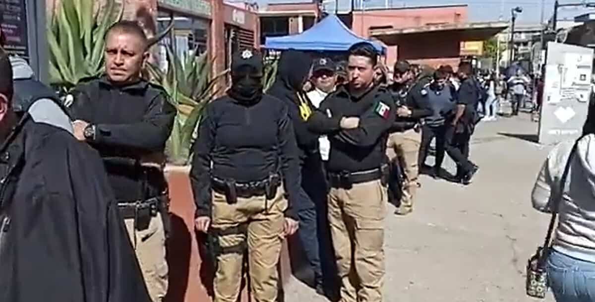 En Metepec policías quitan lugares a ciudadanos que van a votar; ¿habrá sido una instrucción?