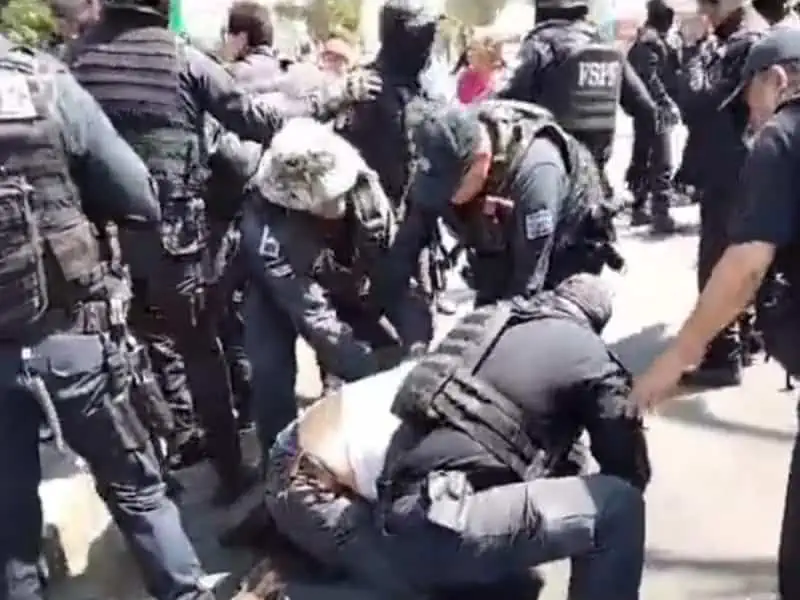 En Guanajuato, policías golpean a periodista