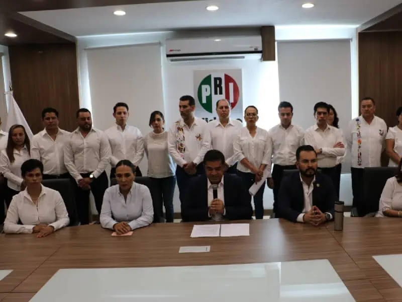 Dicen adiós al PRI 8 diputado y dirigente del partido en Hidalgo
