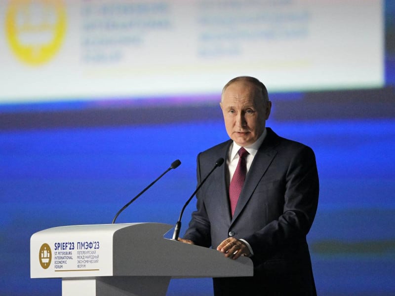 Advierte Putín que Rusia podría usar armas nucleares si es amenazada