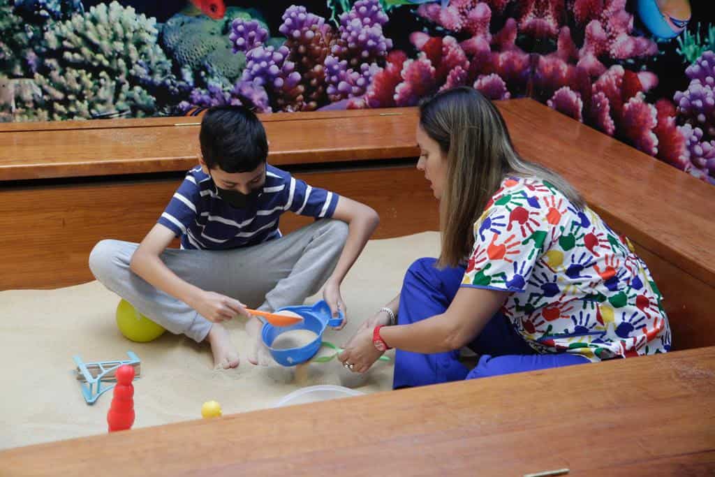 Brindan terapias de lenguaje gratuitas para niñas y niños en CDMX