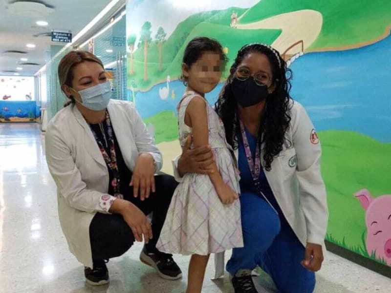 Niña de 4 años que recibió el impacto de una bala perdida en Guerrero, fue salvada por médicos del IMSS