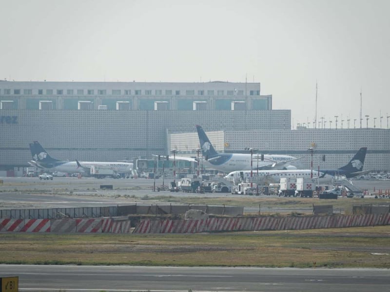 Aterrizajes y despegues suspendidos en AICM por fuertes lluvias