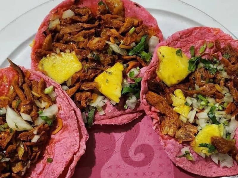 ¡Estos son los nuevos tacos al pastor al estilo Barbie en CDMX!