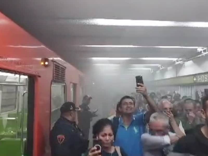 Reportan humo en vagón del Metro, en Hospital General Línea 3