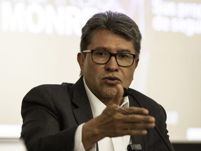 Ricardo Monreal hace un llamado a compañeros de Morena a bajar espectaculares que los promueven