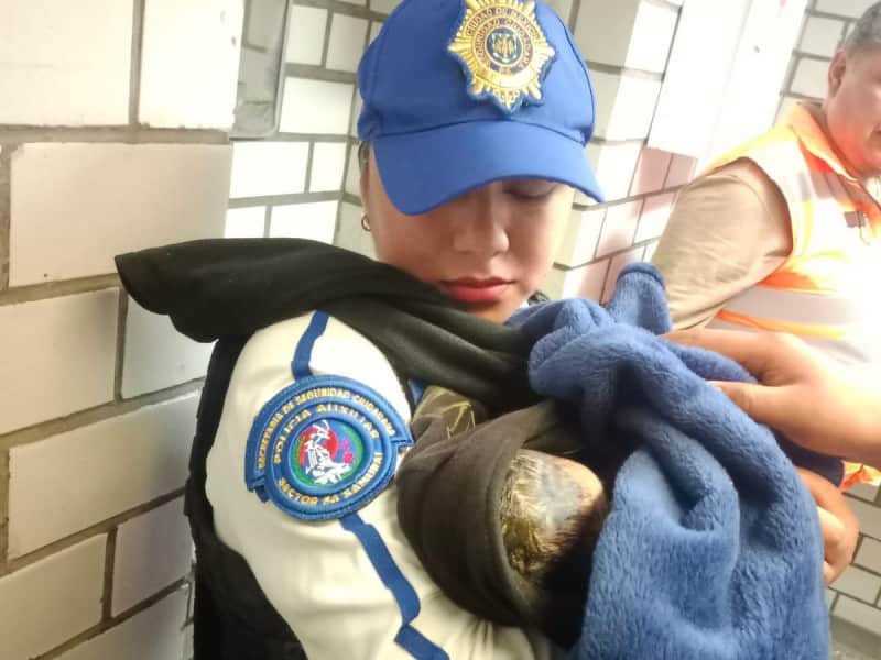 ¡Mujer da a luz en metro de la CDMX!