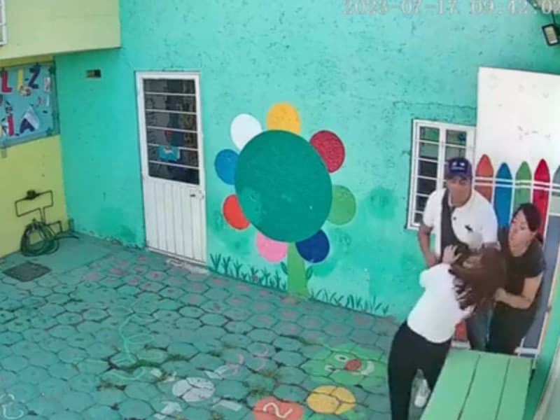 Pareja golpeadora de maestra en Cuautitlán, es trasladada a penal