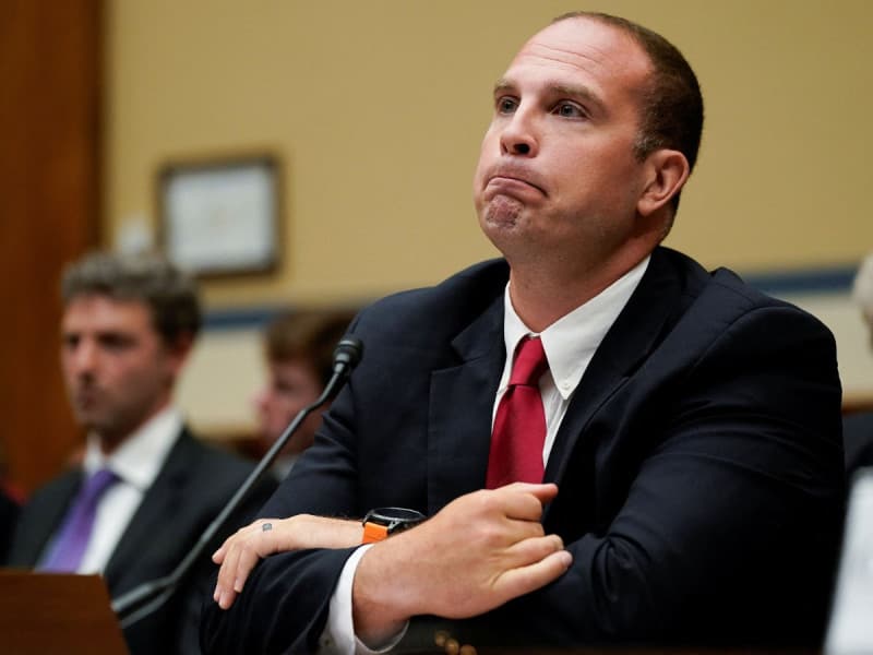 Gobierno de EU oculta información sobre OVNIs, asegura ex oficial de inteligencia