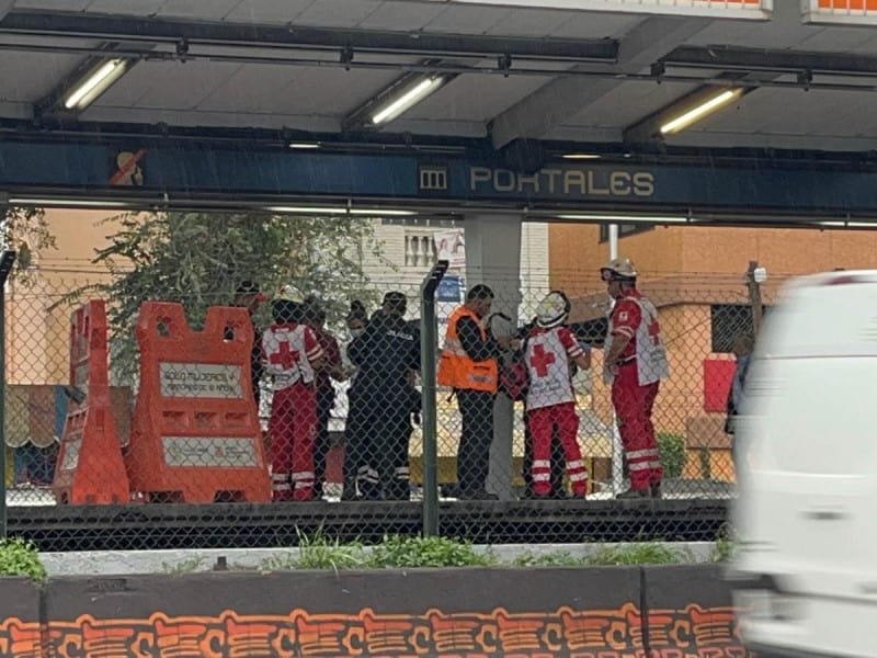 Fatal accidente le quita la vida a una mujer en Metro Portales, ¡Se asomó y la impactó el tren!