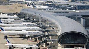 Viajera dispara contra funcionaria de aduanas en el aeropuerto en París