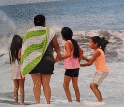 El sueño de tres hermanitas de conocer el mar, se convirtió en una pesadilla