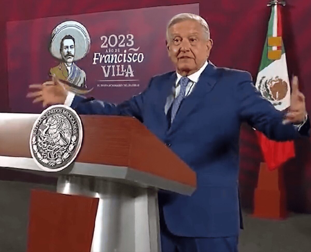 Una farsa que una mujer que empezó vendiendo gelatinas, ha logrado superarse: AMLO
