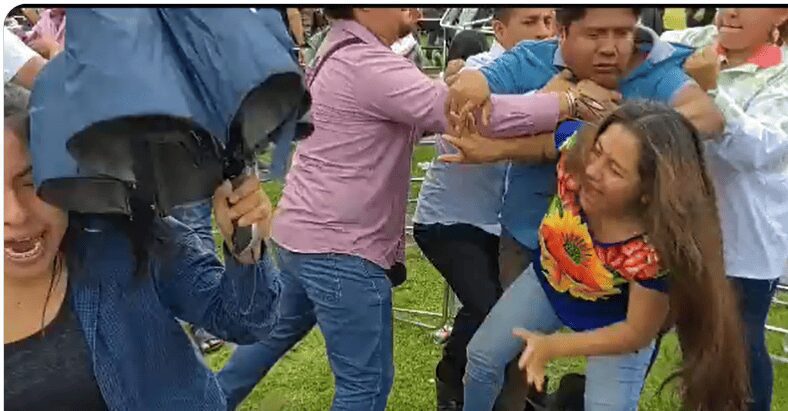 Diputado federal de Morena protagoniza riña en la Guelaguetza popular y magisterial