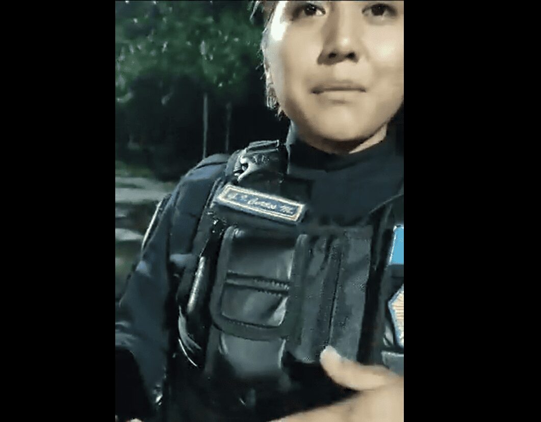 Investigan a la policía que fue captada alcoholizada