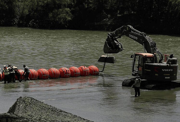Marcelo Ebrard reprueba acciones de Greg Abbott