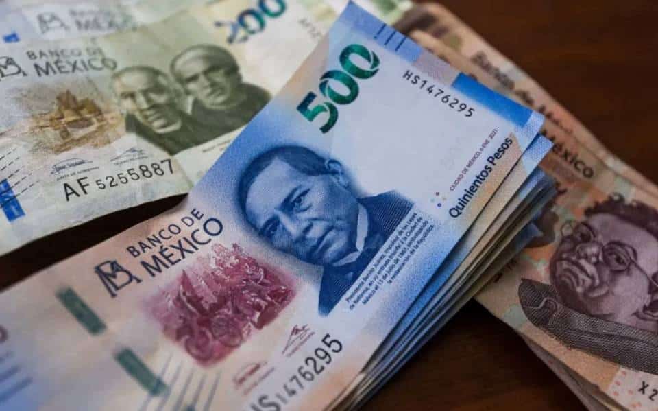 Peso rompe barrera de los $17 por primera vez en más de siete años