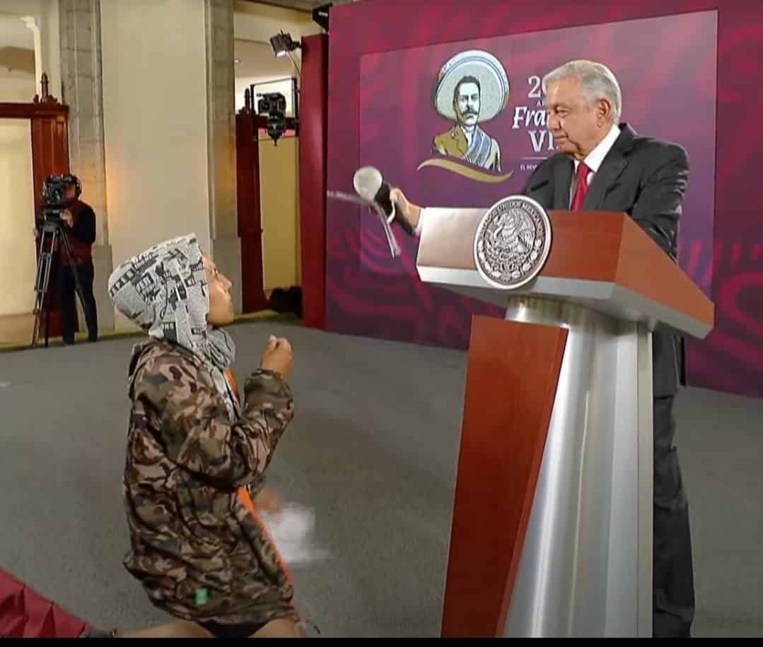 Mujer interrumpe mañanera y denuncia acoso por parte de periodista del equipo de Adán Augusto López