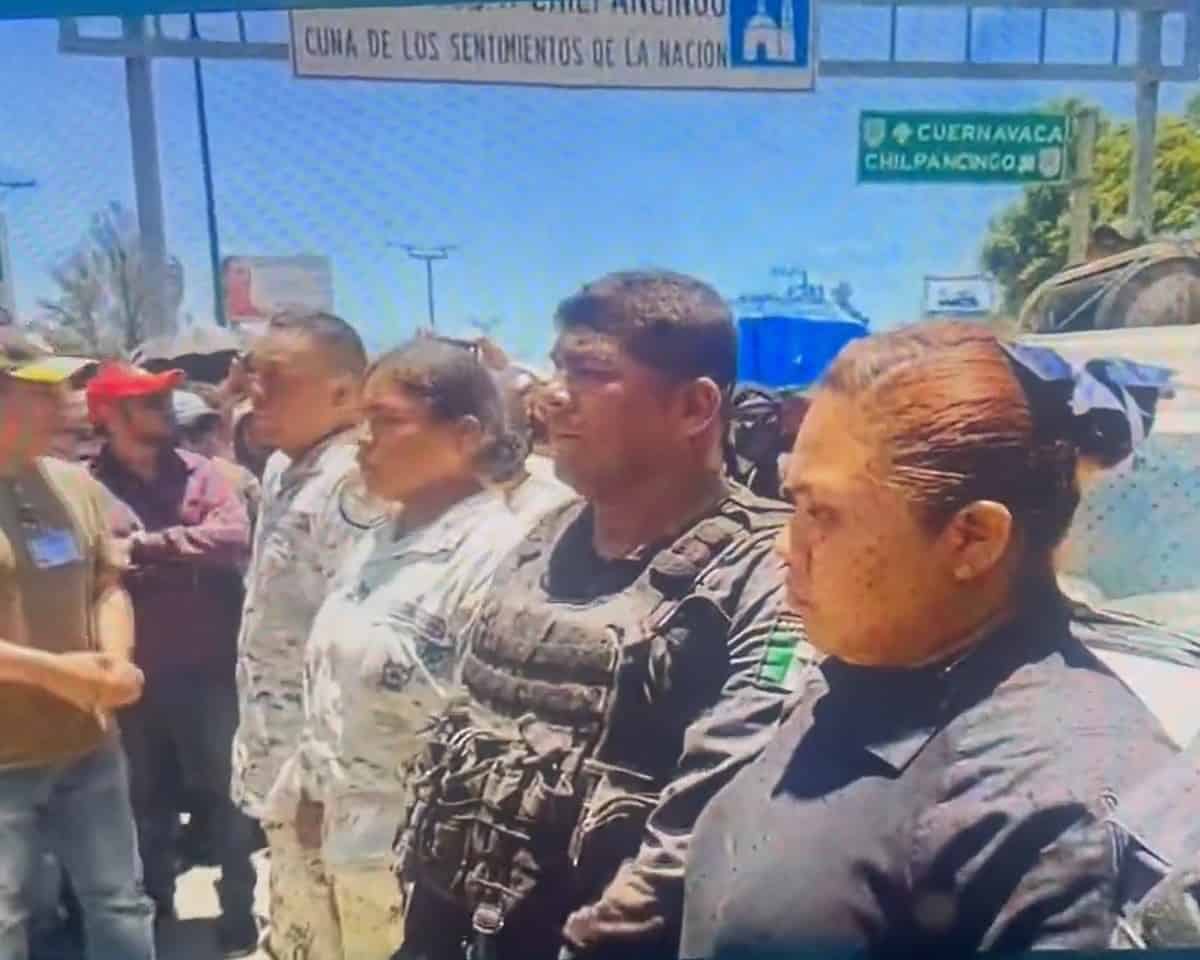En Chilpancingo liberan a 13 servidores públicos detenidos