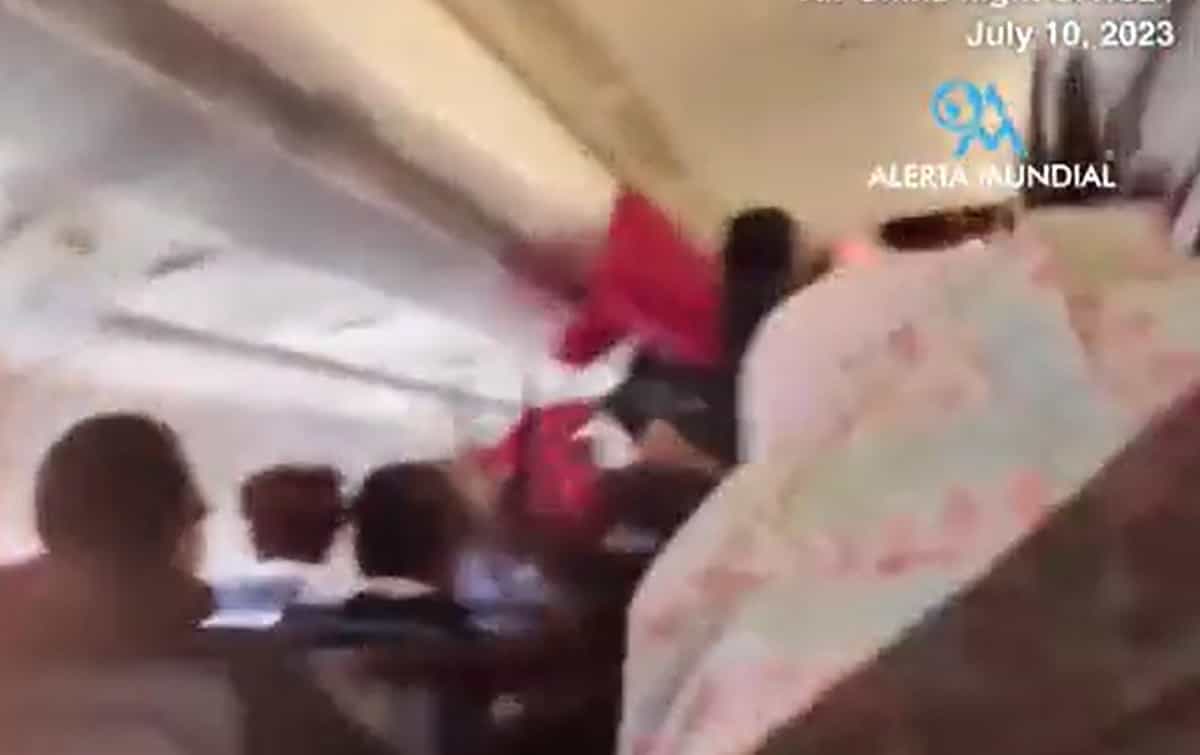 Severas turbulencias dejaron a un pasajero y un tripulante heridos en vuelo de Shanghai a Beijing