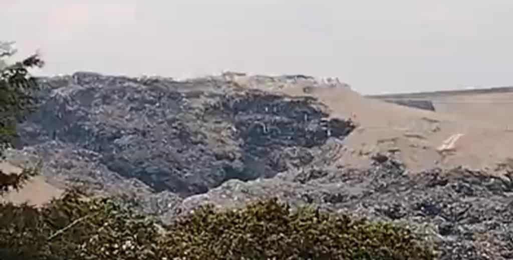 Personas sepultadas bajo toneladas de basura, por explosión en basurero de Naucalpan