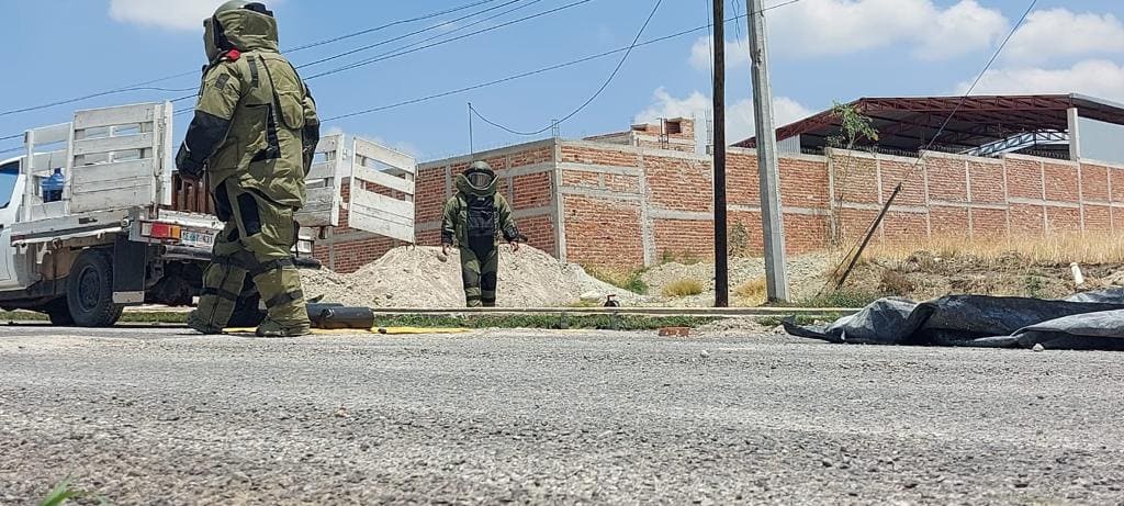 Luego de un enfrentamiento entre grupos de delincuencia organizada, hallan un vehículo con un artefacto explosivo