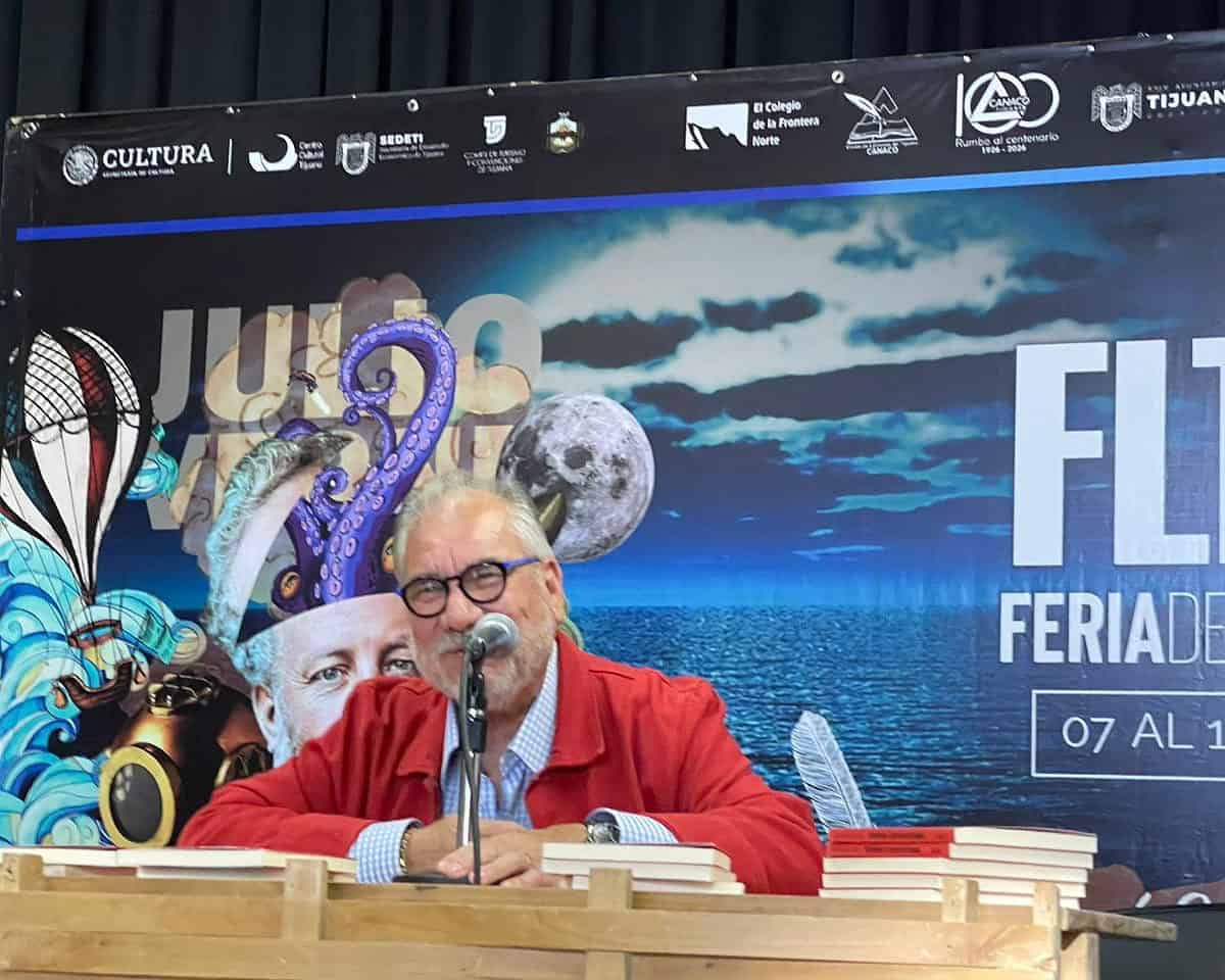 Presentación del libro “Crónicas de viajes y romances” de Carlos Mora Álvarez