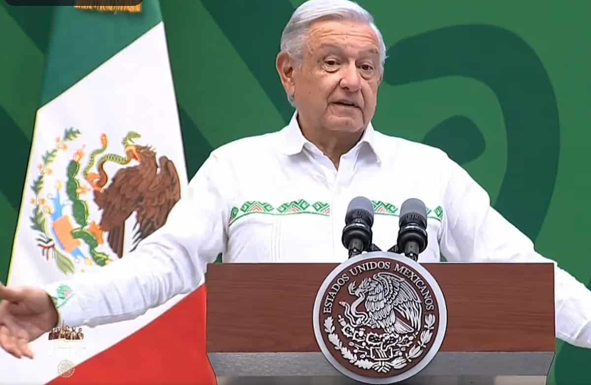López Obrador acusa al INE de intentar silenciarlo