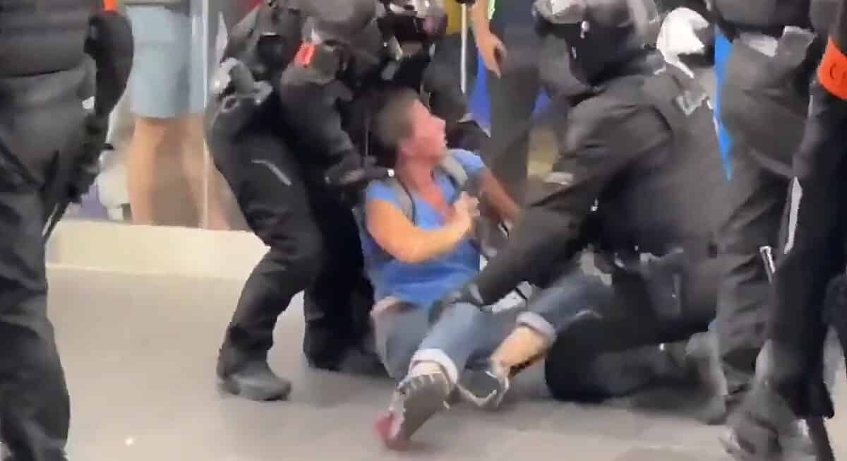 En Francia, más de mil detenidos por disturbios tras muerte de adolescente