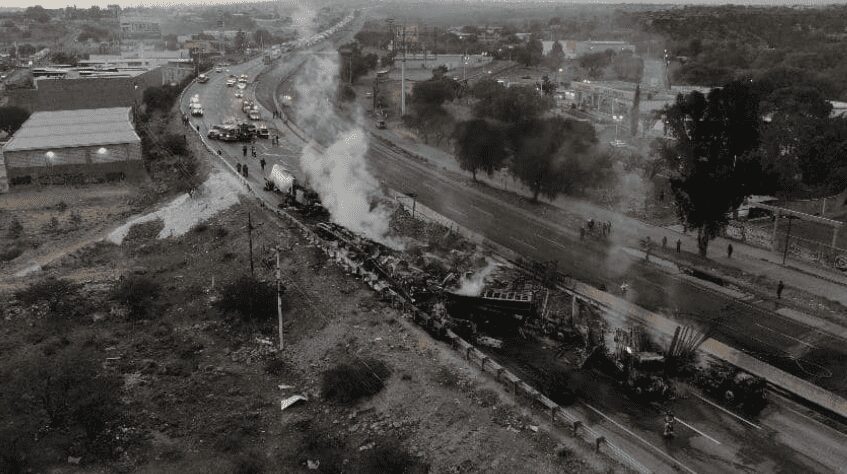 Carambola en la México-Querétaro por una pipa