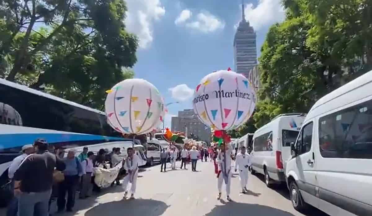 Previo a la celebración de AMLO, ciudadanos se adelantan y comienzan el festejo