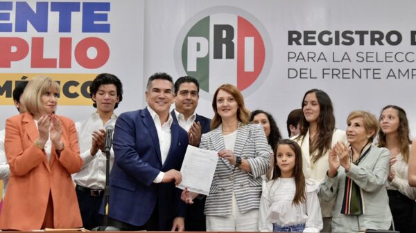 García Cabeza Vaca va por candidatura presidencial de la oposición, lo registra su hermano