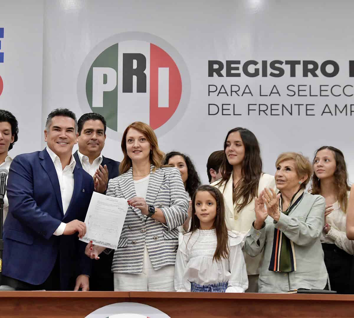 García Cabeza Vaca va por candidatura presidencial de la oposición, lo registra su hermano