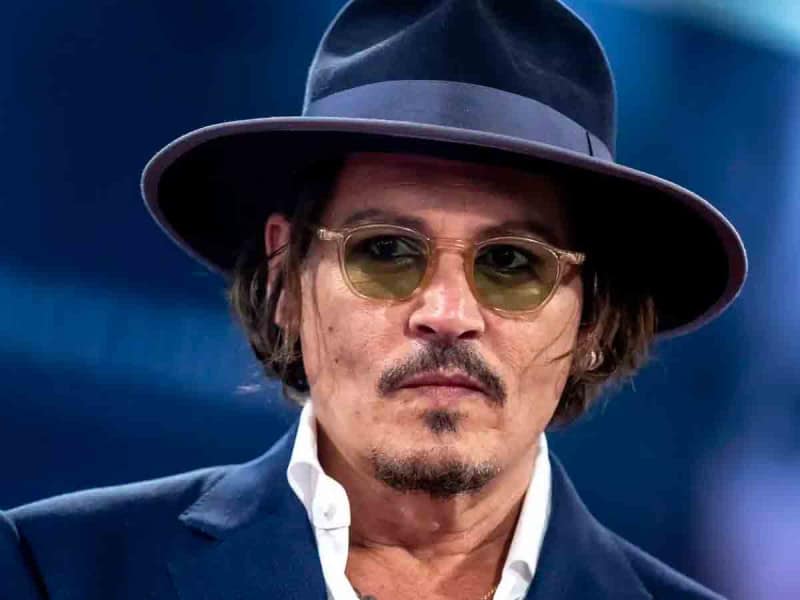 Por desmayo y problemas de salud, cancelan concierto de Johnny Depp en Budapest
