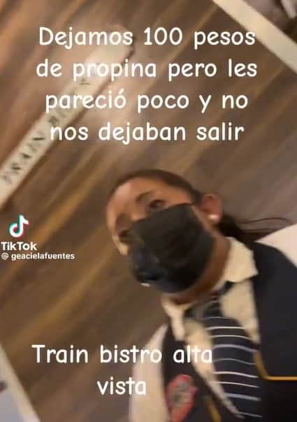 Mesera de Bistro que exige propina a clientes se viraliza… ¿es obligatoria la propina?