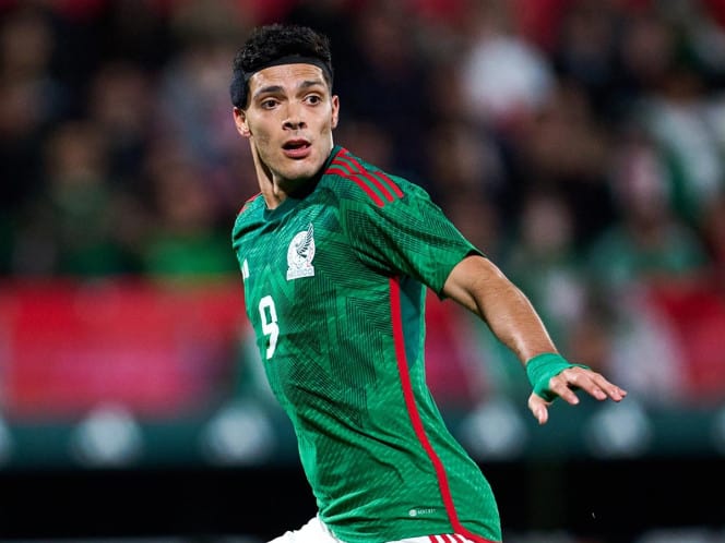 El delantero Raúl Jiménez continuará su carrera en Inglaterra; ya tiene nuevo equipo