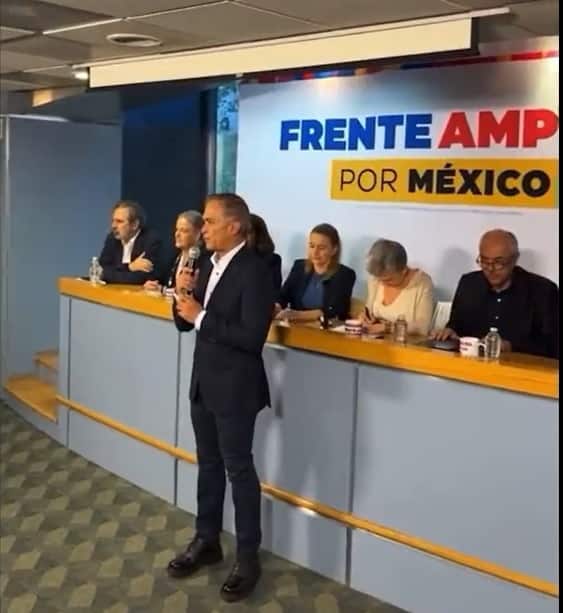 Miguel Ángel Mancera se registra como aspirante a la presidencia por el Frente Amplio por México