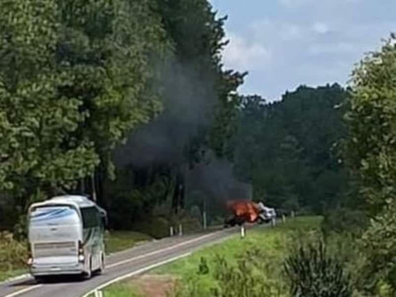 En Michoacán reportan narcobloqueos tras enfrentamiento entre bandas criminales